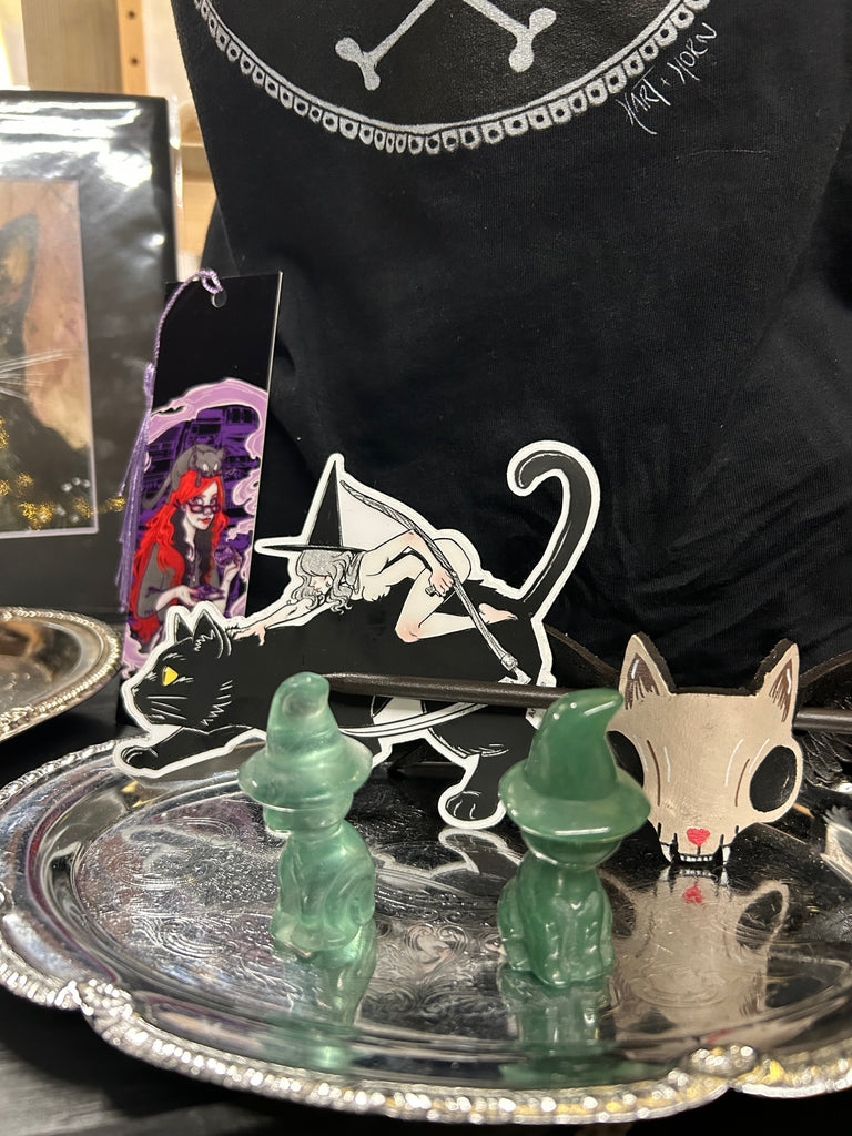 Witch cat crystal