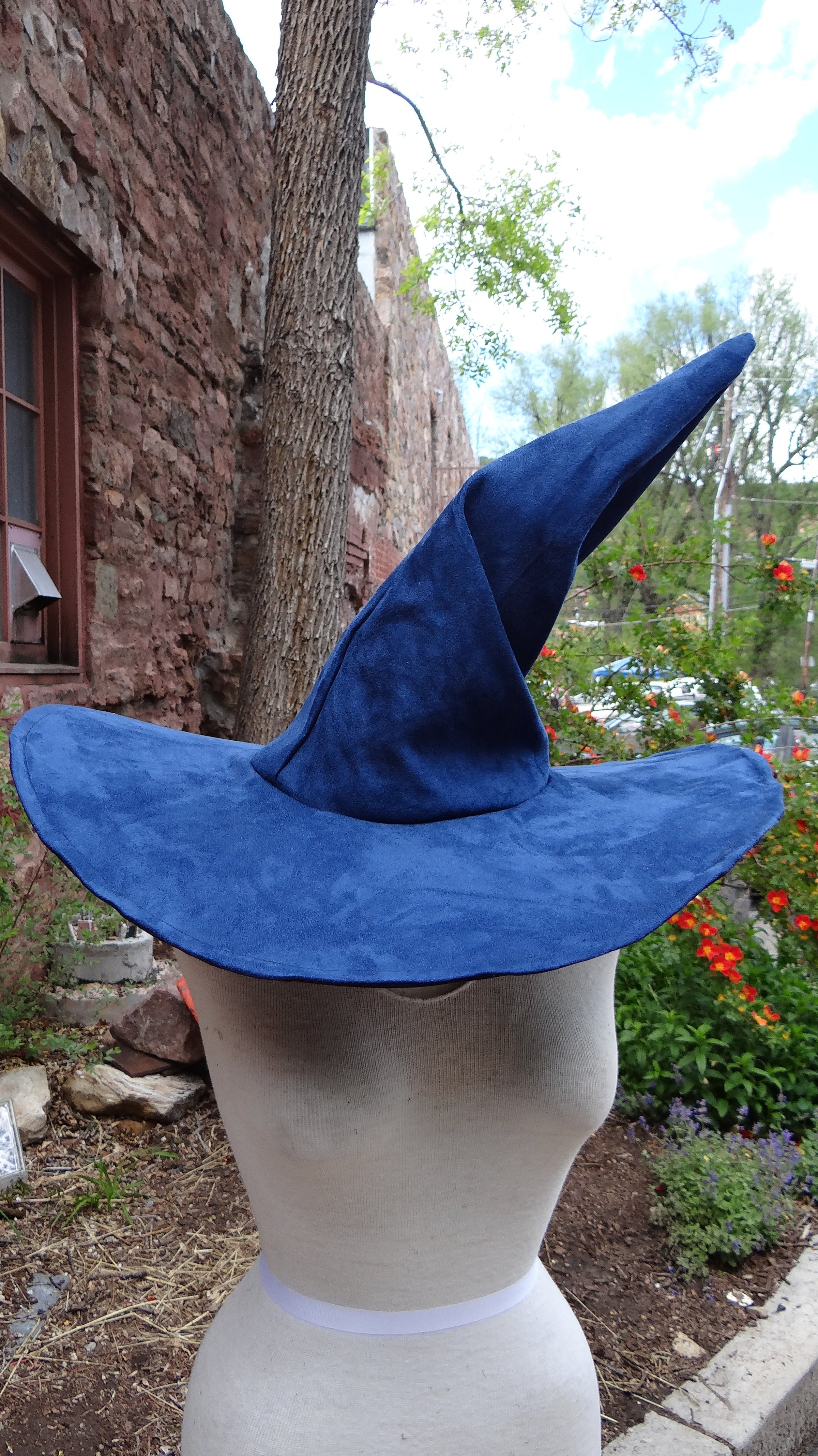 Blue Deluxe Witch Hat Hart Horn - Main Image
